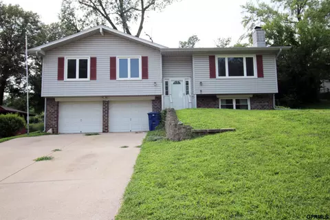 208 Sandi Ct, Bellevue, NE 68005
