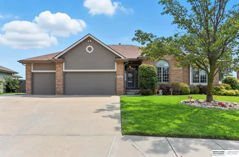 7401 S 186th St, Omaha, NE 68136