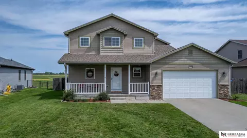 13450 Montrose Ct, Waverly, NE 68462