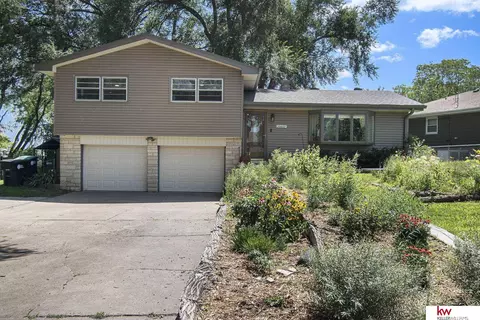 20607 Flavin St, Elkhorn, NE 68022