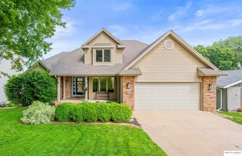 1208 Murray Pt, Plattsmouth, NE 68048