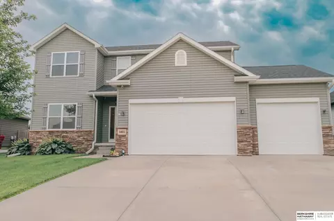 4401 Brook Dr, Bellevue, NE 68123
