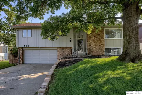 11466 Queens Dr, Omaha, NE 68164
