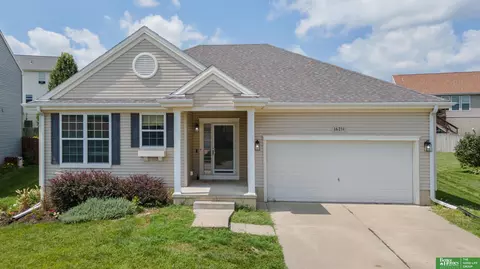 16214 Loop St, Omaha, NE 68136