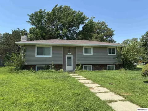 1006 Colorado St, Bellevue, NE 68005