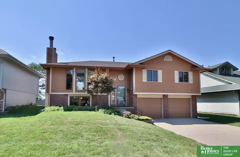 1109 Terry Dr, Bellevue, NE 68123