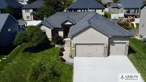 9119 Del Rio Dr, Lincoln, NE 68516