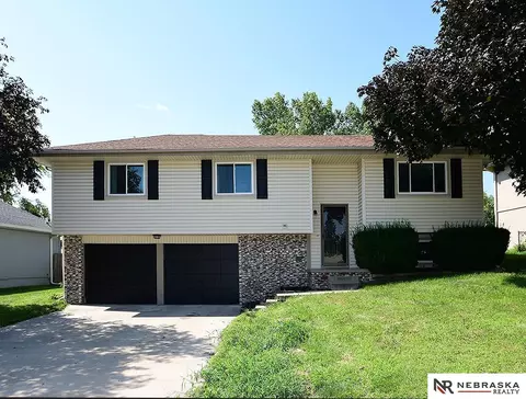 13715 Edna St, Omaha, NE 68138