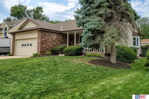 830 Glenridge Rd, Lincoln, NE 68512