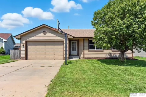 21410 Amber Dr, Gretna, NE 68028