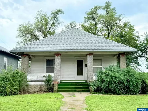 1210 4th St, Fairbury, NE 68352