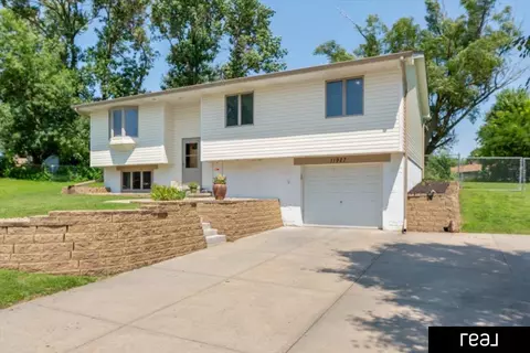 11927 N 157 Cir, Bennington, NE 68007