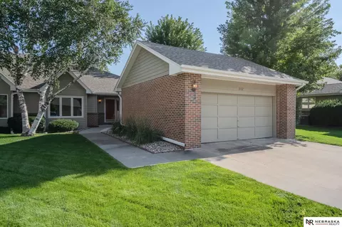 2132 Nye Dr, Fremont, NE 68025