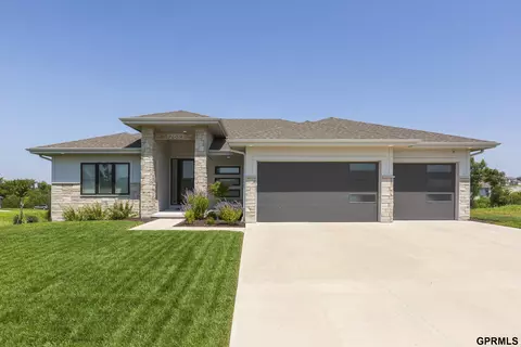 12810 Slayton St, Papillion, NE 68138