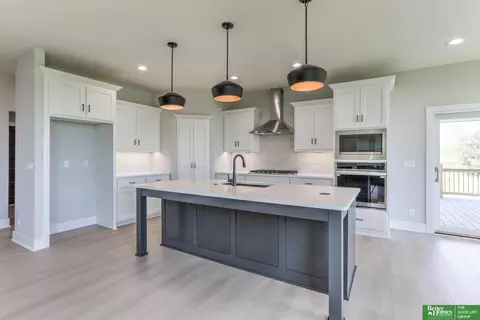 12388 Windsor Dr, Papillion, NE 68046