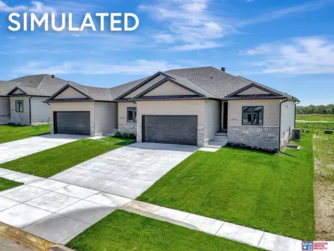 10529 Majestic Ln, Lincoln, NE 68527