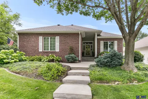7130 Bradock Dr, Lincoln, NE 68516