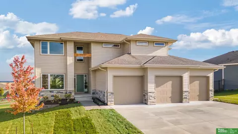 135 N 10th Ave, Springfield, NE 68059