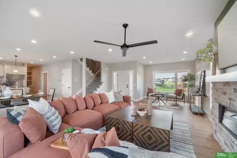 135 N 10th Ave, Springfield, NE 68059 photo 8