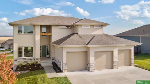 135 N 10th Ave, Springfield, NE 68059 photo 2