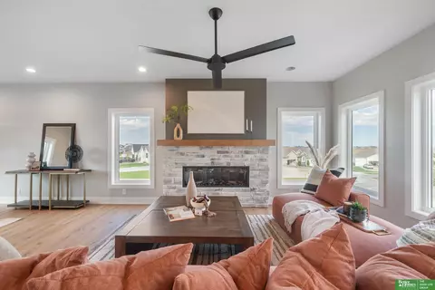 135 N 10th Ave, Springfield, NE 68059 photo 6