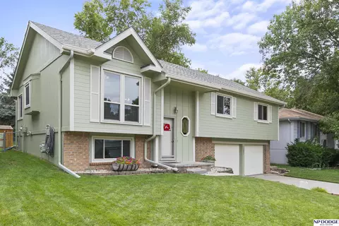 12821 Lillian St, Omaha, NE 68138