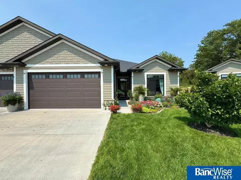7610 Silver Cir, Lincoln, NE 68506
