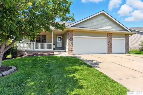 11714 S 211th St, Gretna, NE 68028