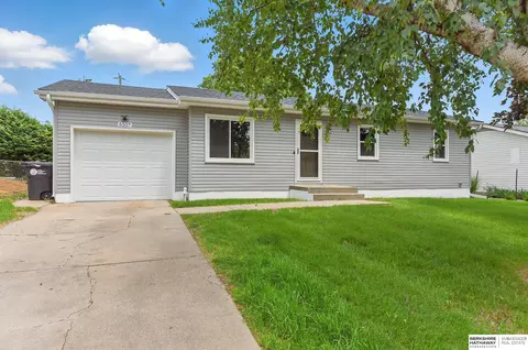 5517 N 61st Ave, Omaha, NE 68104