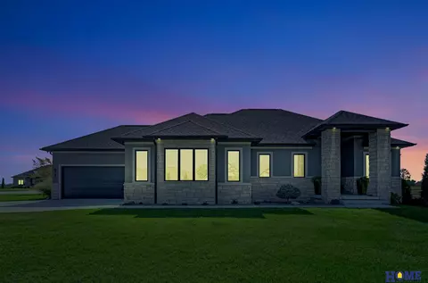8947 Himark Ln, Lincoln, NE 68526