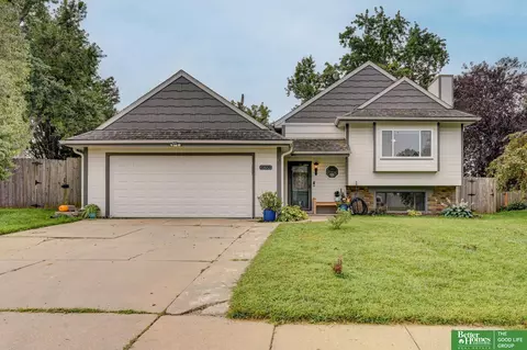 14709 Willow Creek Dr, Omaha, NE 68138