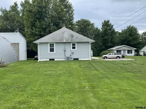 Exterior - 1228 E St, Geneva, NE 68361 photo 3 of 4