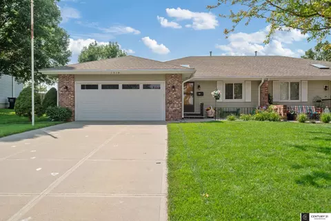 1310 Edgewood Blvd, Papillion, NE 68046