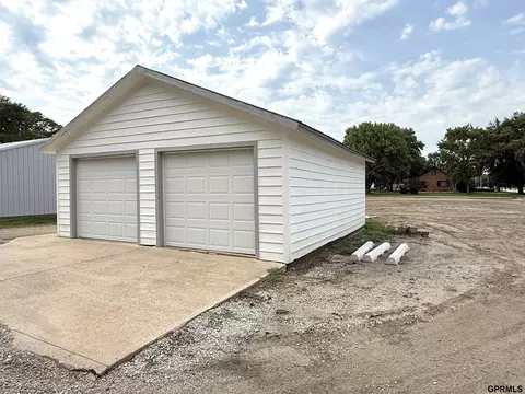 1033 E St, Geneva, NE 68361 photo 3