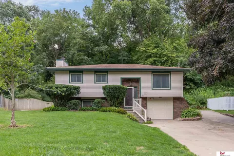 329 Delong Ave, Council Bluffs, IA 51503