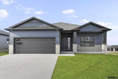 215 N 105th St, Lincoln, NE 68527