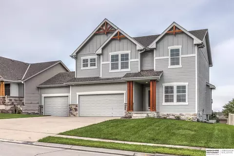 8704 S 169 St, Omaha, NE 68136
