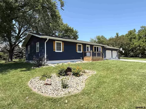 120 Northridge Dr, Clay Center, NE 68933