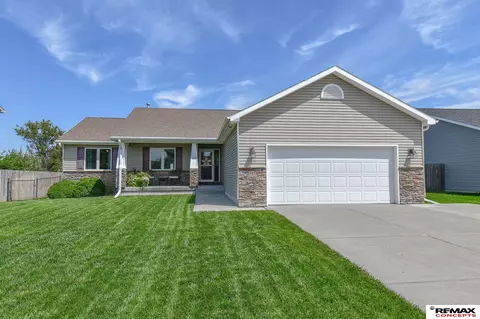 13470 Montrose Ct, Waverly, NE 68462