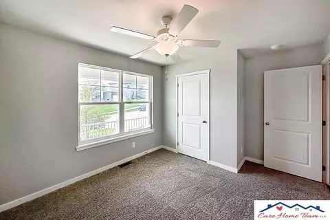 4512 Lawnwood Dr, Papillion, NE 68133