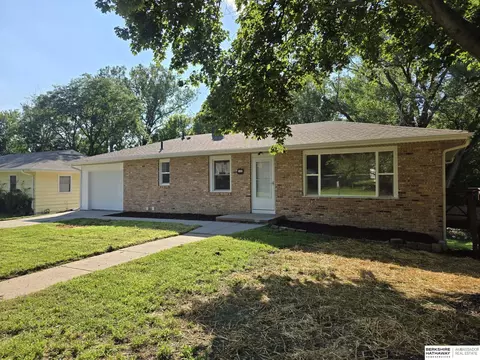 122 Hillside Dr, Bellevue, NE 68005