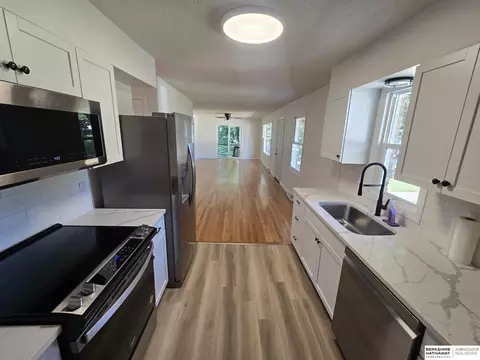 122 Hillside Dr, Bellevue, NE 68005 photo 2