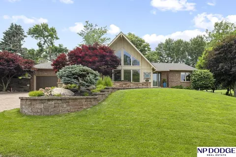 2723 Eagle Dr, Fremont, NE 68025