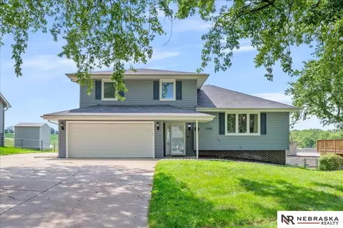 3709 Coffey Ave, Bellevue, NE 68123
