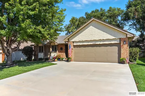 10286 Z St, Omaha, NE 68127