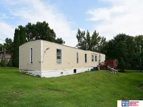 8217 Auburn Rd, Plattsmouth, NE 68048