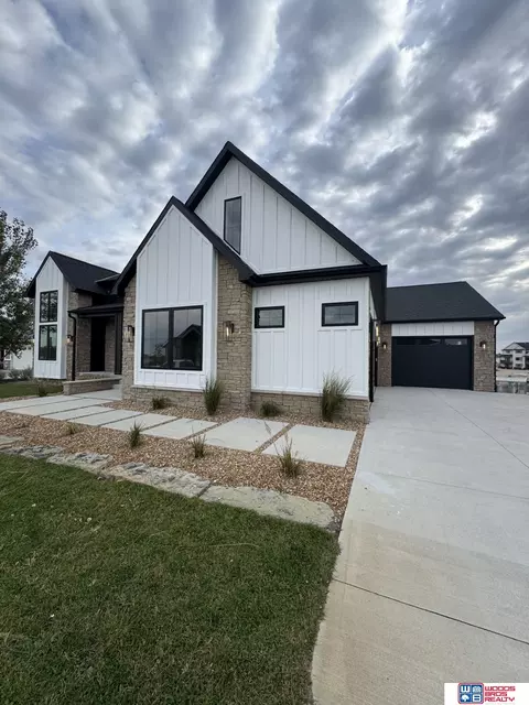 676 Waterford Pointe Pointe, Ashland, NE 68003