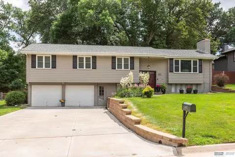 11817 Cedar St, Omaha, NE 68144