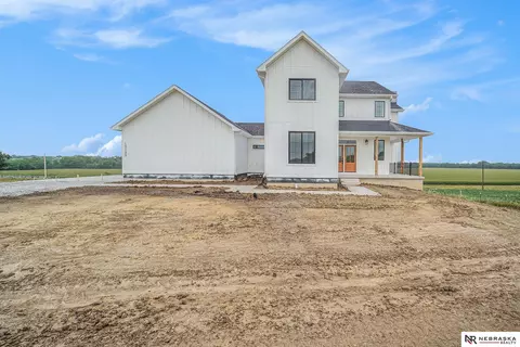19720 Long View Ln, Hickman, NE 68372