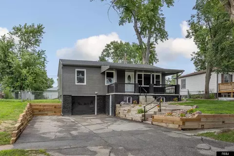 7332 Frederick Ave, La Vista, NE 68128